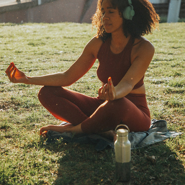 16oz-rise-reflect-with-bamboo-cap-a9 16oz_rise_reflect_yoga_park_headphones_square.jpg