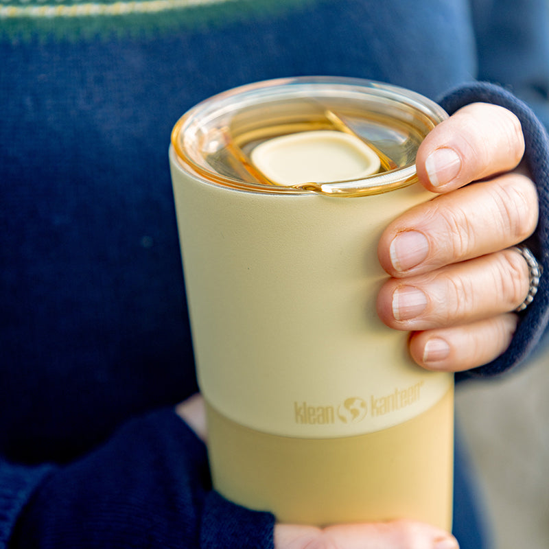daily-on-the-go-set-l6 16oz_rise_tumbler_wax_yellow_closeup_hand_lid_square.jpg