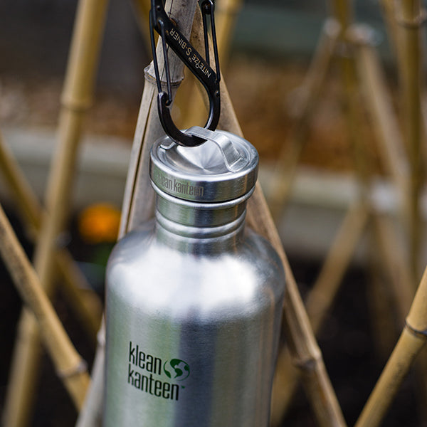 classic-steel-loop-cap-t4 40oz_bottle_steel_loop_cap_lifestyle.jpg