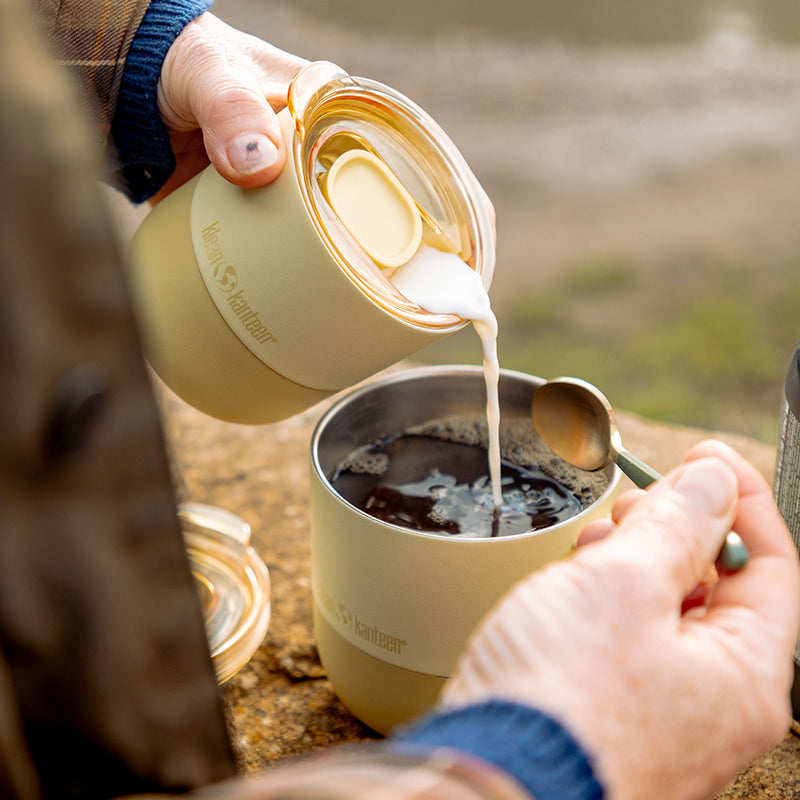 slide-lid-k2 8oz_rise_lowball_waxyellow_coffee_cream_pour_square.jpg