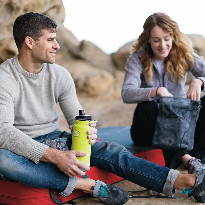 tkwide-chug-cap-w5 K32TKWSSL-JP-chug_cap_bouldering_lifestyle.jpg