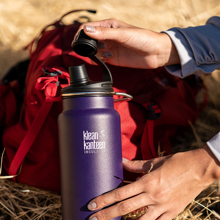 tkwide-chug-cap-w5 K32TKWSSL-KM-chug-cap-bottle-park_lifestyle.jpg