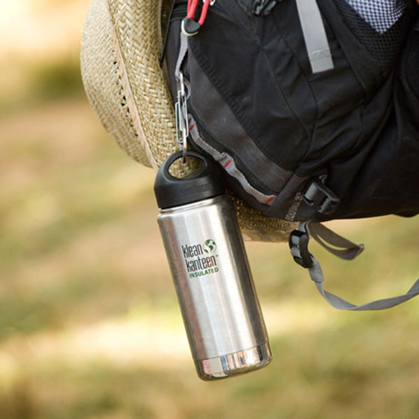 steel-s-biner-3-f0 carabiner_steel_bottle_backpack_lifestyle_dd4fef2d-f5d2-4f32-ac05-c706bd6b518e.jpg