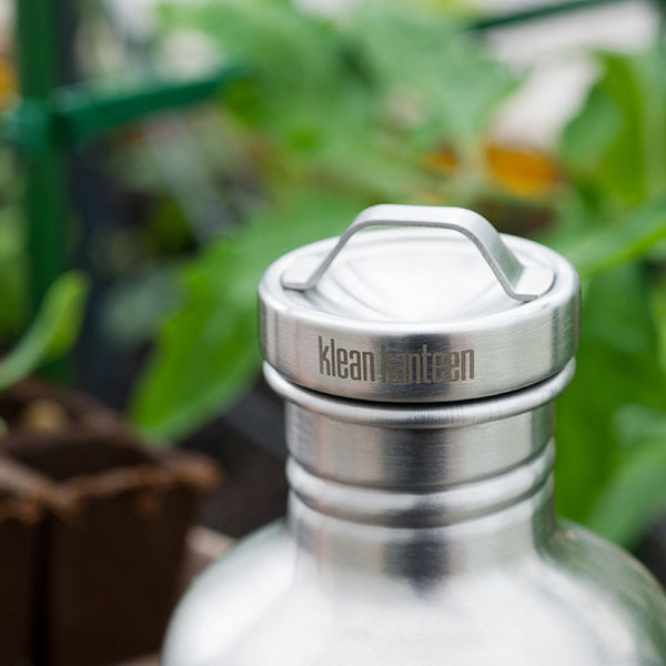 classic-steel-loop-cap-t4 stainless_cap_garden_lifestyle.jpg