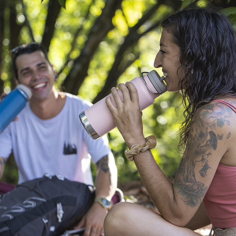32oz-tkwide-with-twist-cap-j8 tkwide_32oz_insulated_bottle_twist_costarica_couple_drink_square.jpg