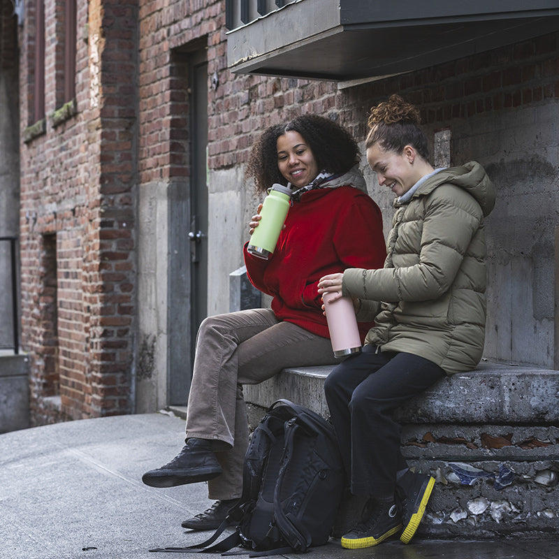 32oz-tkwide-with-twist-cap-j8 tkwide_32oz_insulated_bottle_twist_girls_city_winter_square.jpg